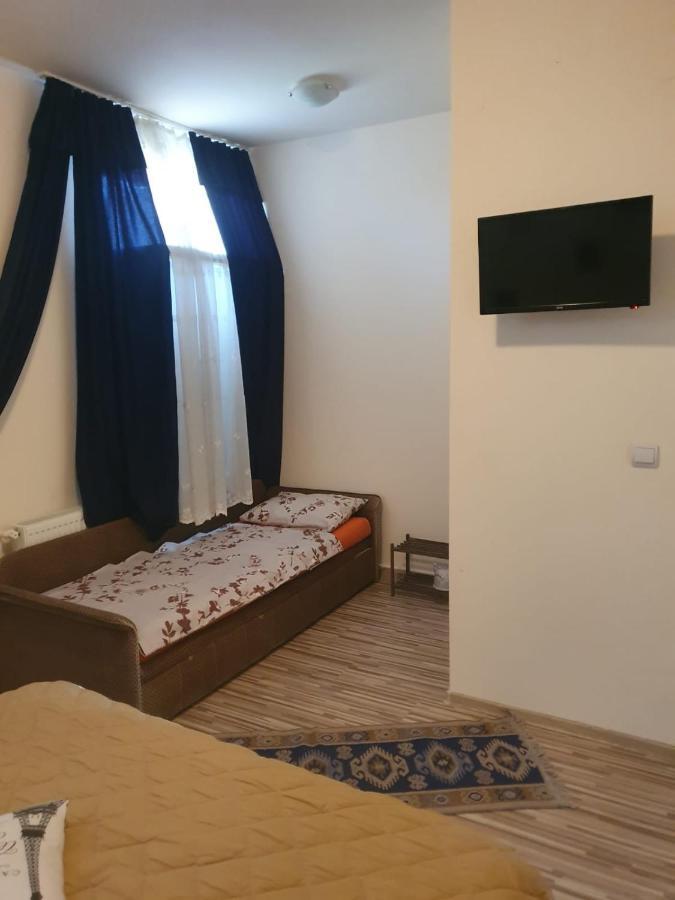 Relax Haus Hunedoara Exterior foto